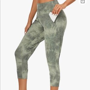 Oalka brand form Amazon. Jogger capris green tie dye.
